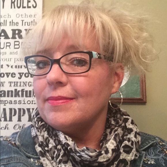 Meet your Posher, Michelle - Picture 3 of 4